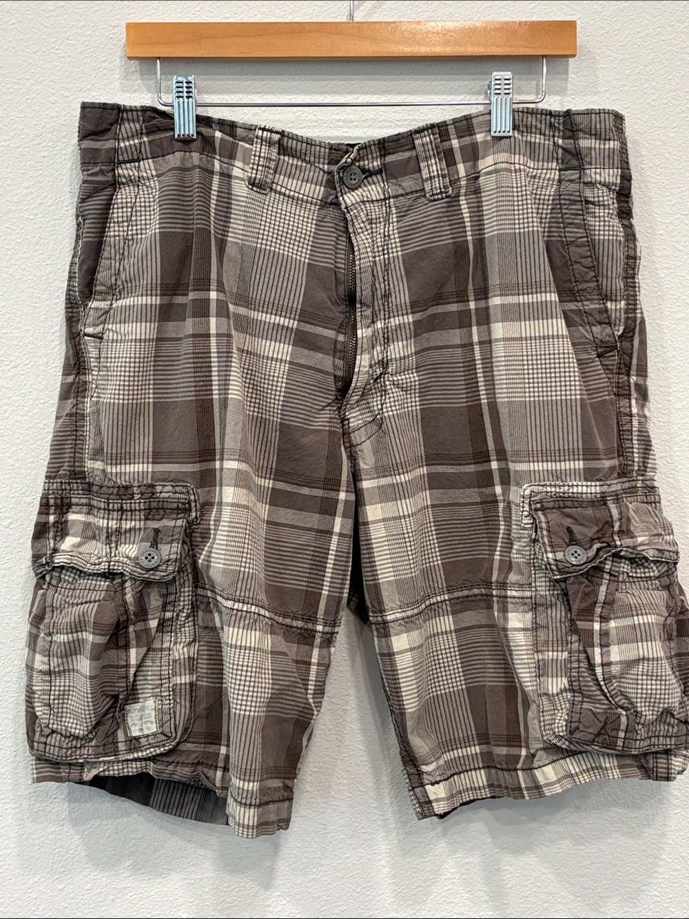 Men's Brown Plaid Cargo Shorts - Classic Utility Style